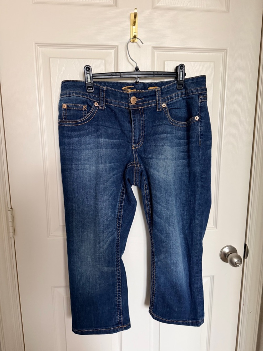 Seven7 Seven Dark Blue Women’s Denim Capri Jeans - Classic Stretch Fit.  Size 14
